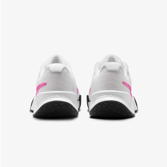 Nike women’s tennis shoes - Picture 6 of 14